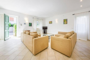 Villa in the center next the sea whit garden FDM